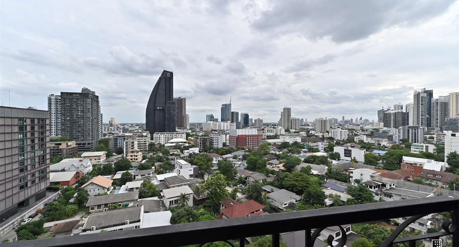 For sale 1 bed condo in Khlong Toei, Bangkok
