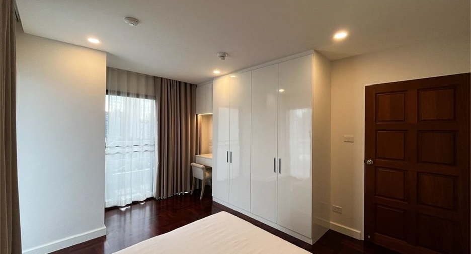 For sale 3 bedrooms condo in Watthana, Bangkok