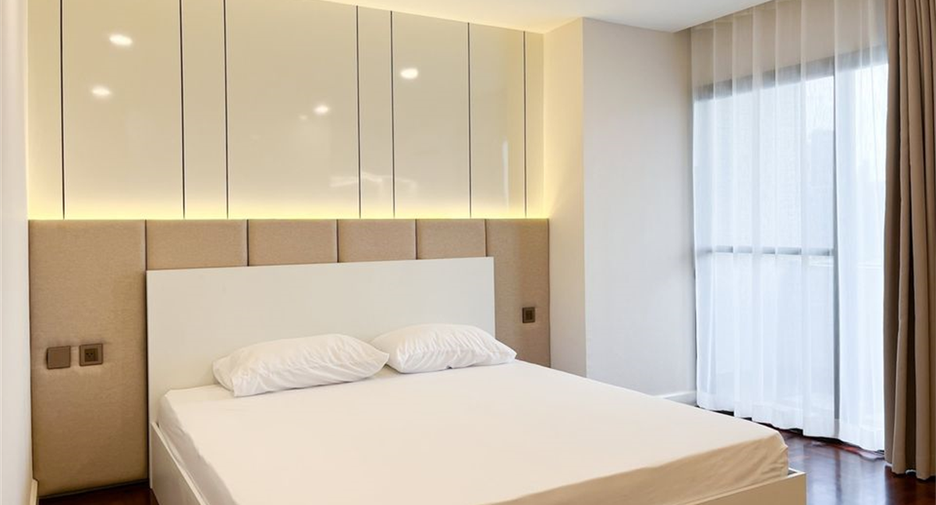 For sale 3 bedrooms condo in Watthana, Bangkok