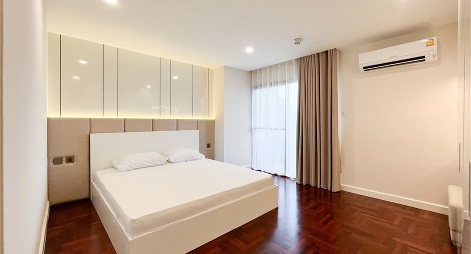 For sale 3 bedrooms condo in Watthana, Bangkok