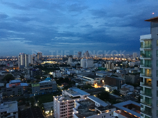 Condo en venta de 2 habitaciones en Phra Khanong, Bangkok