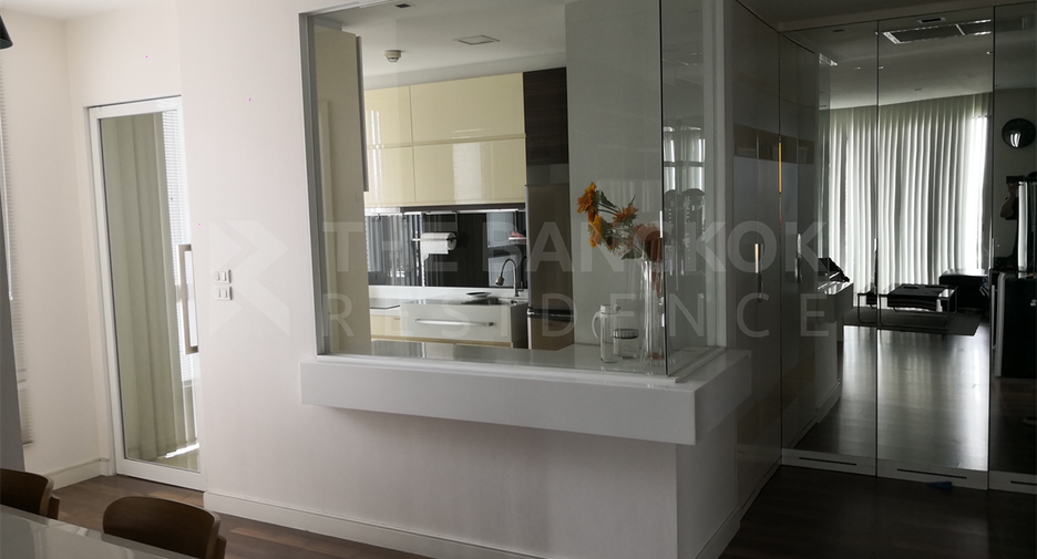À vendre 2 chambres condo à Phra Khanong, Bangkok