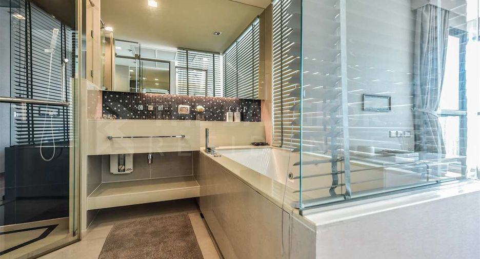 For sale 2 ベッドルーム condo in Sathon, Bangkok