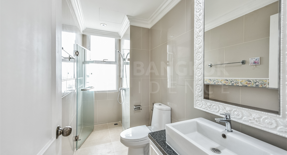 For sale 2 bedrooms condo in Khlong San, Bangkok