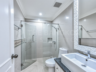 Condo en venta de 2 habitaciones en Khlong San, Bangkok