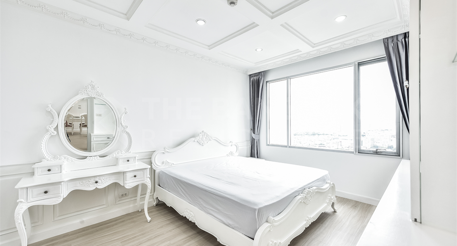 For sale 2 bedrooms condo in Khlong San, Bangkok