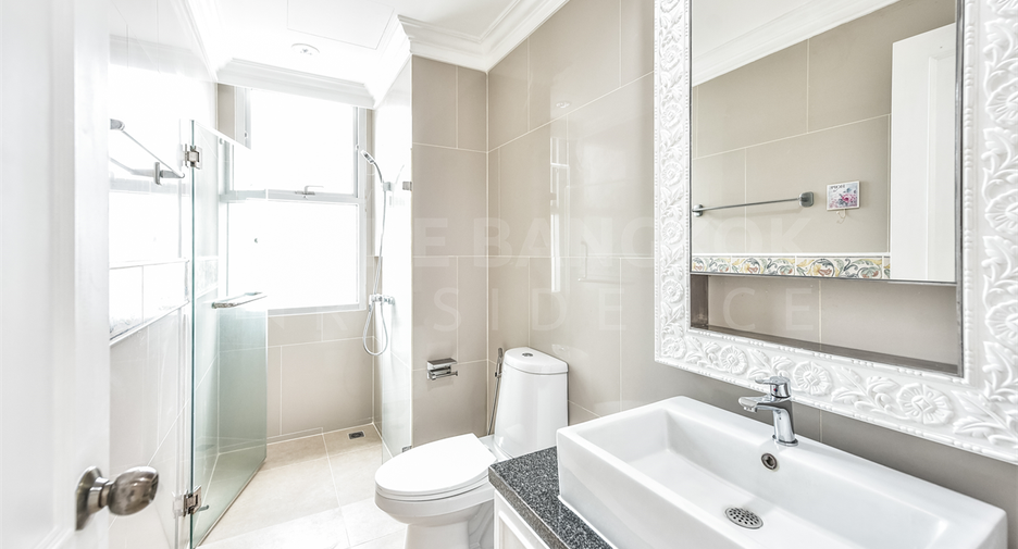 For sale 2 bedrooms condo in Khlong San, Bangkok
