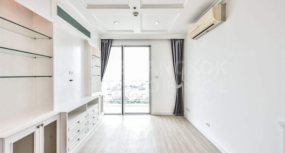 For sale 2 bedrooms condo in Khlong San, Bangkok