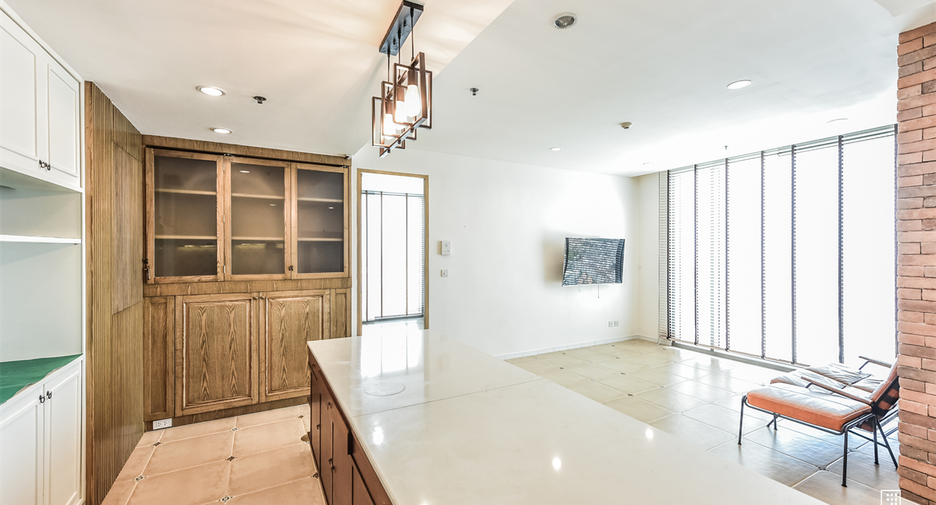 For sale 2 ベッドルーム condo in Yan Nawa, Bangkok