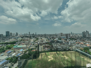 À vendre 2 chambres condo à Yan Nawa, Bangkok