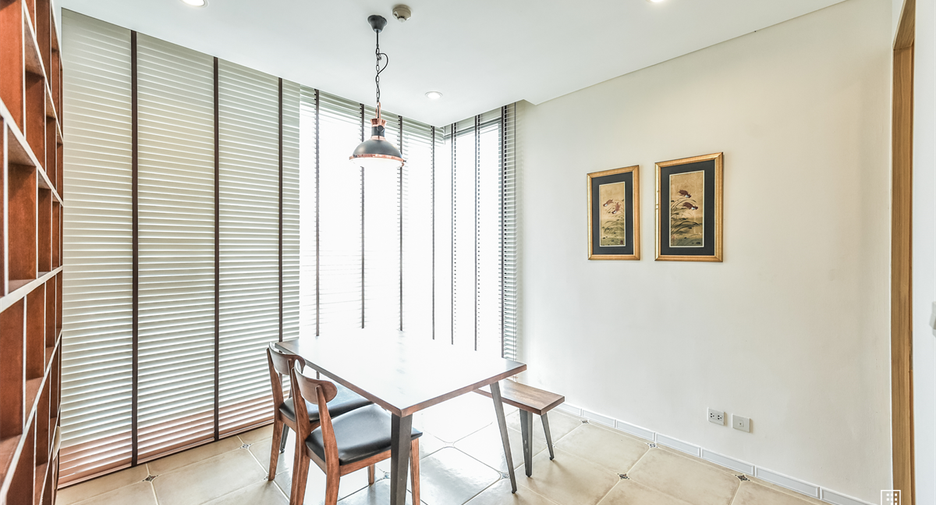 For sale 2 ベッドルーム condo in Yan Nawa, Bangkok
