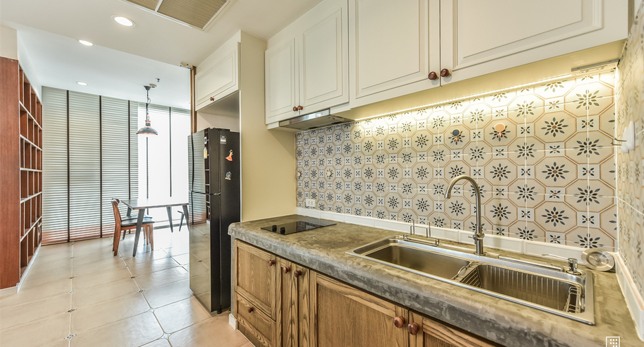 For sale 2 ベッドルーム condo in Yan Nawa, Bangkok