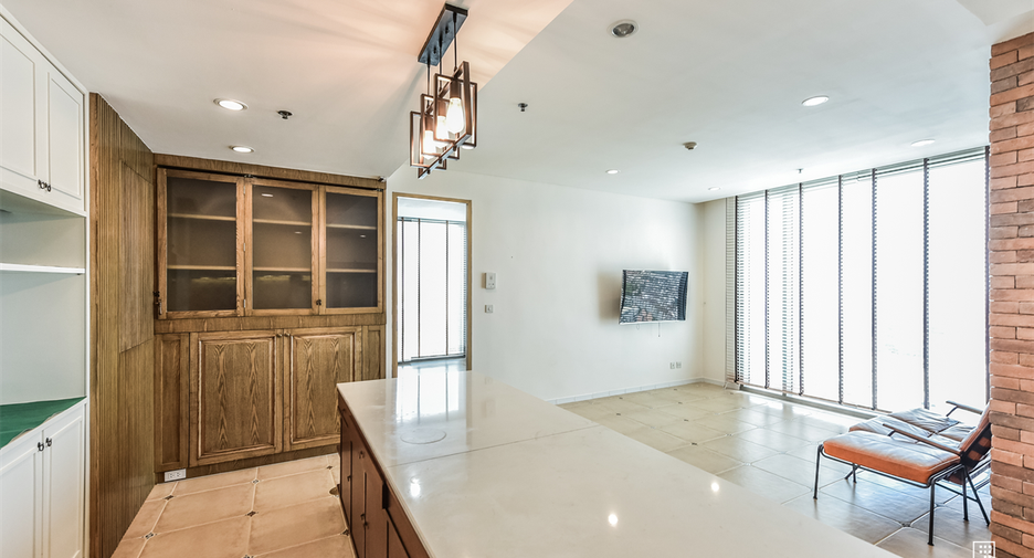 For sale 2 ベッドルーム condo in Yan Nawa, Bangkok