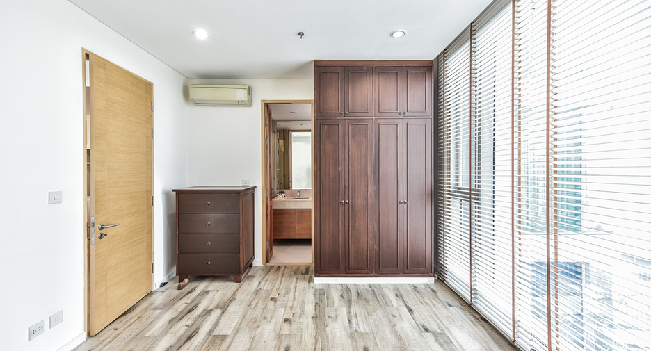 For sale 2 ベッドルーム condo in Yan Nawa, Bangkok