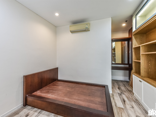 À vendre 2 chambres condo à Yan Nawa, Bangkok
