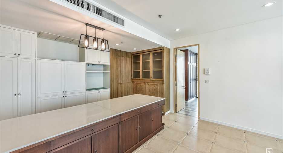 For sale 2 ベッドルーム condo in Yan Nawa, Bangkok