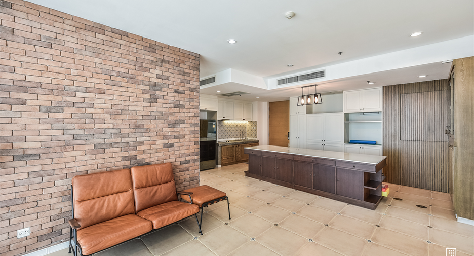 For sale 2 ベッドルーム condo in Yan Nawa, Bangkok