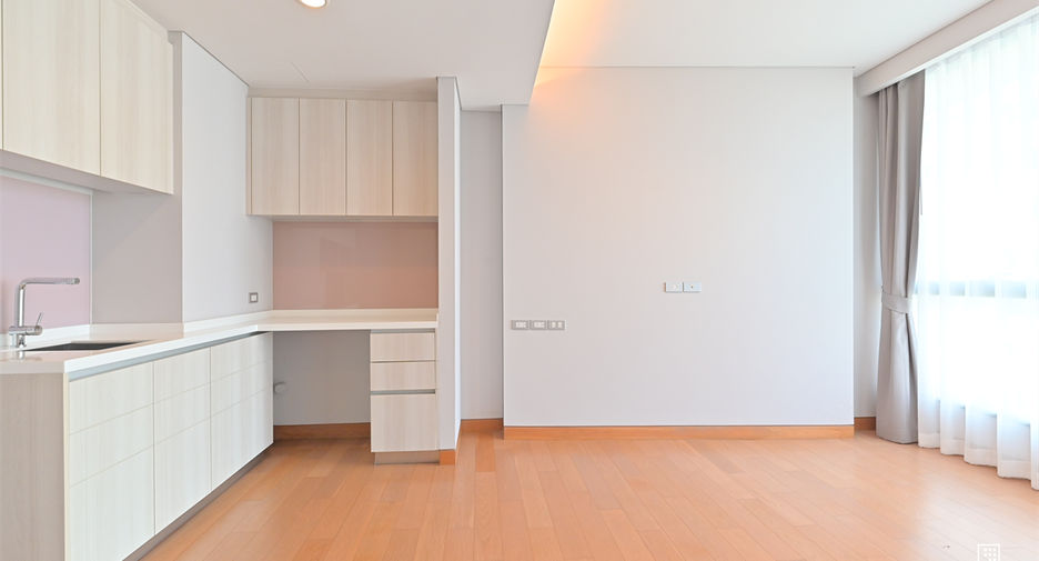For sale 1 bed condo in Khlong Toei, Bangkok