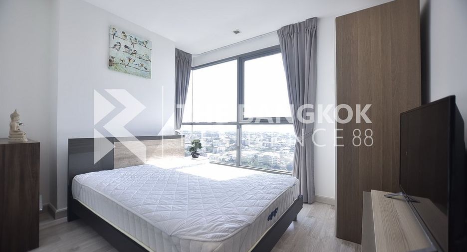 Condo en venta de 2 habitaciones en Phra Khanong, Bangkok
