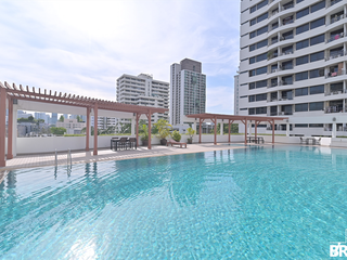 For sale 2 ベッドルーム condo in Watthana, Bangkok