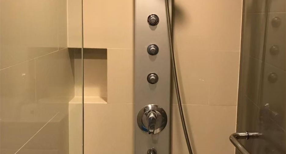 For sale 1 bed condo in Khlong Toei, Bangkok