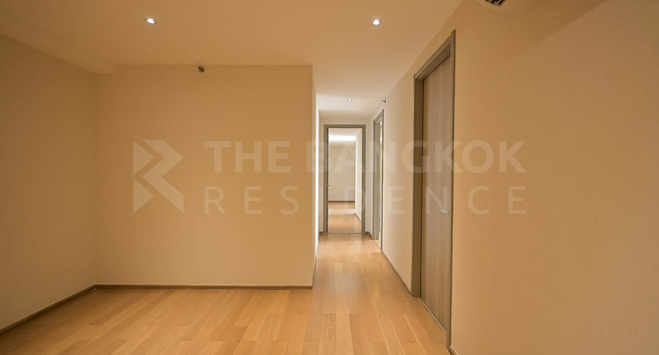 For sale 3 bedrooms condo in Watthana, Bangkok