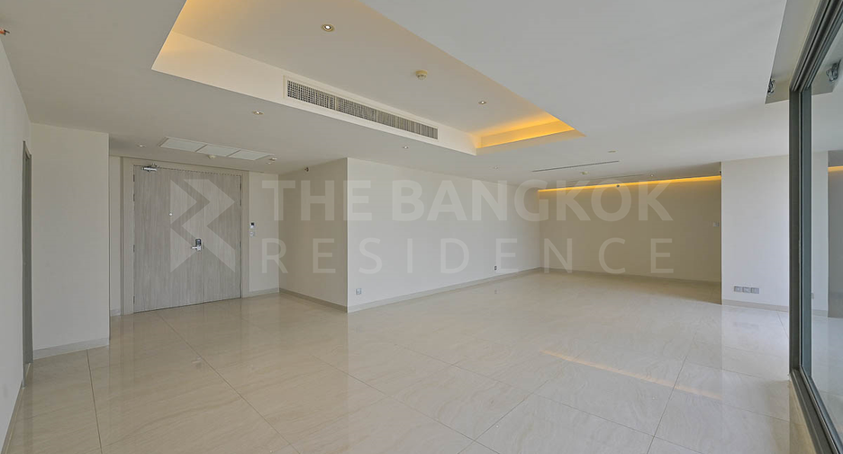 For sale 3 bedrooms condo in Watthana, Bangkok