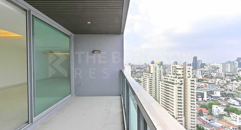 For sale 3 bedrooms condo in Watthana, Bangkok
