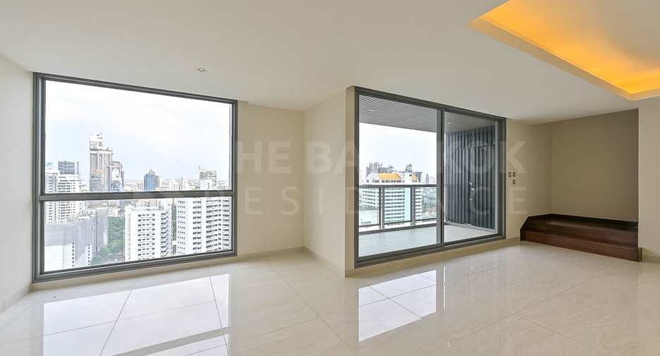 For sale 3 bedrooms condo in Watthana, Bangkok