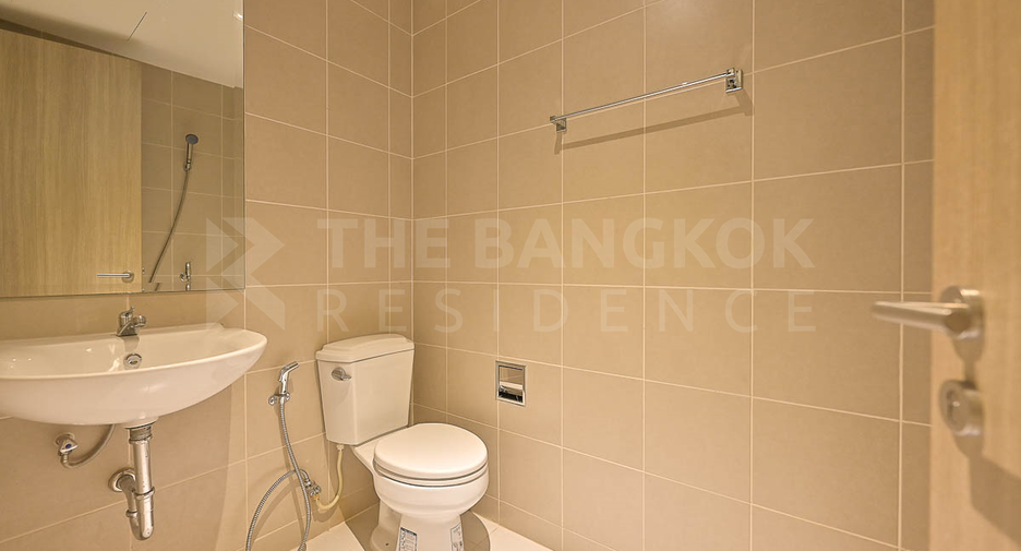 For sale 3 bedrooms condo in Watthana, Bangkok