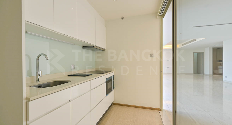For sale 3 bedrooms condo in Watthana, Bangkok