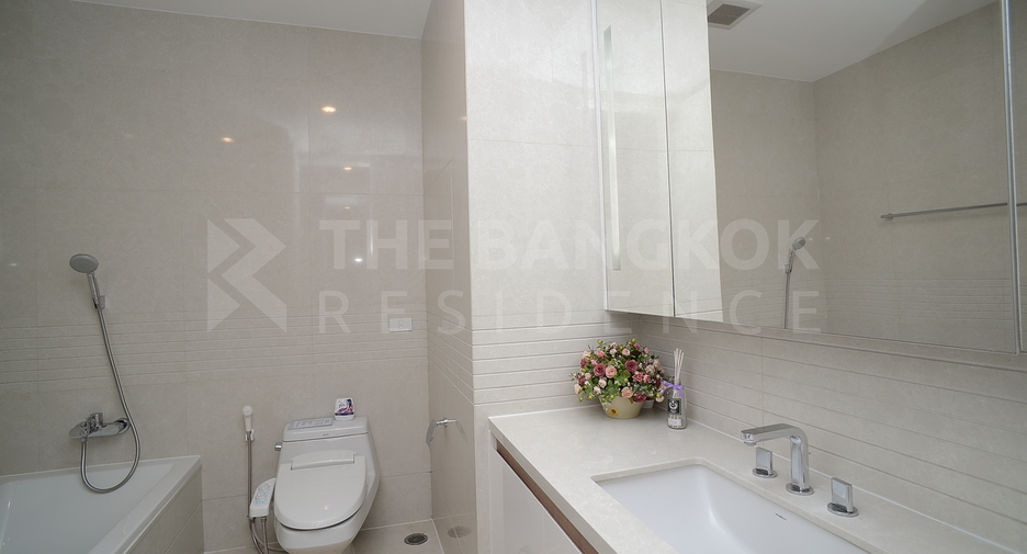 For sale 2 bedrooms condo in Pathum Wan, Bangkok