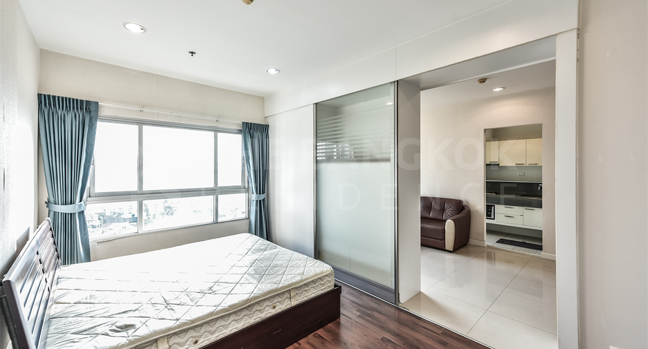 For sale 1 bed condo in Khlong San, Bangkok