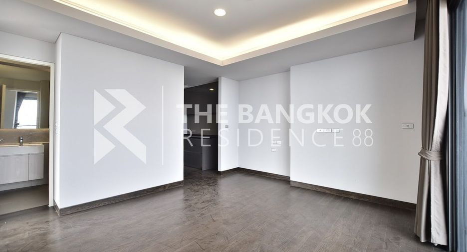 For sale 2 bedrooms condo in Khlong Toei, Bangkok