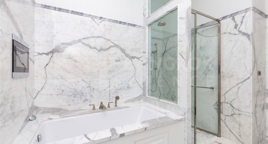 For sale 2 bedrooms condo in Pathum Wan, Bangkok