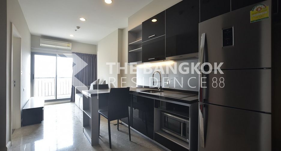 For sale 1 bed condo in Khlong Toei, Bangkok