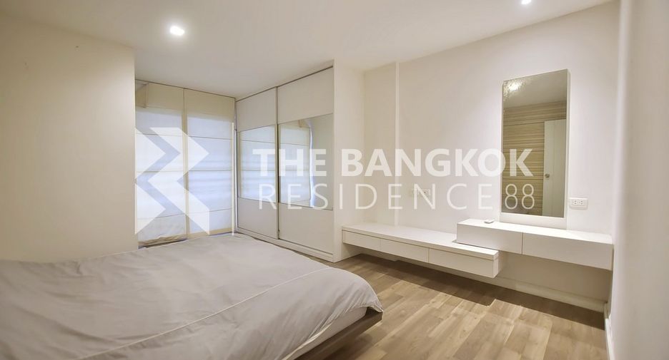 For sale 2 bedrooms condo in Phra Khanong, Bangkok