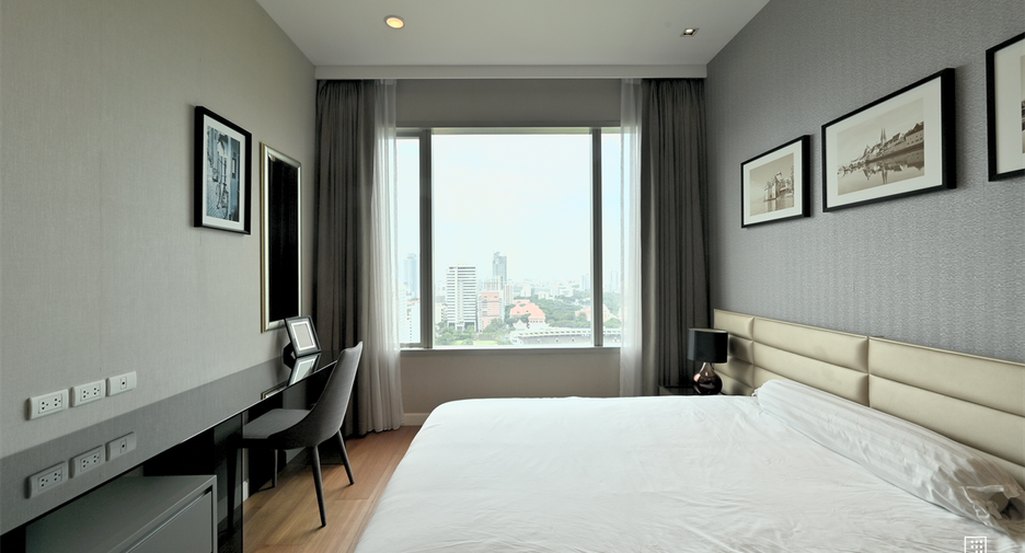 For rent 3 bedrooms condo in Pathum Wan, Bangkok