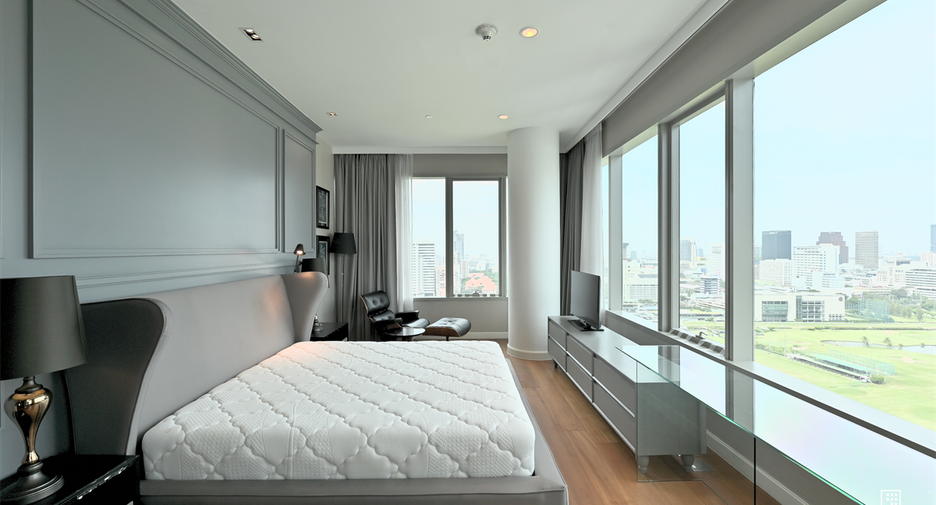 For rent 3 bedrooms condo in Pathum Wan, Bangkok