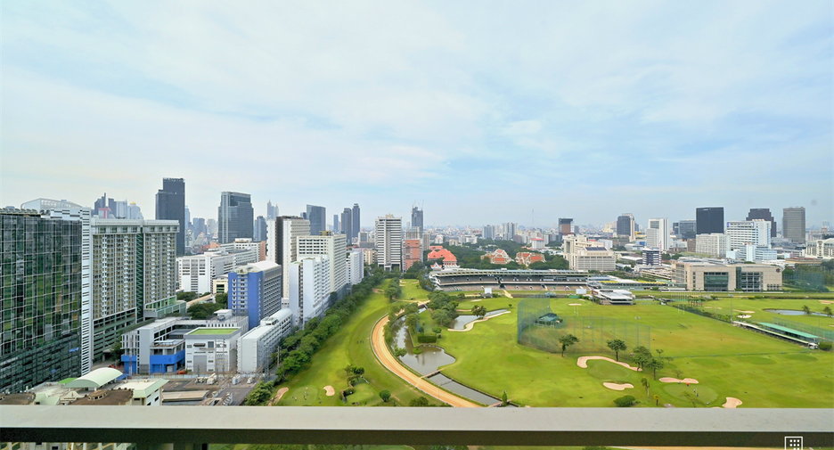 For rent 3 bedrooms condo in Pathum Wan, Bangkok