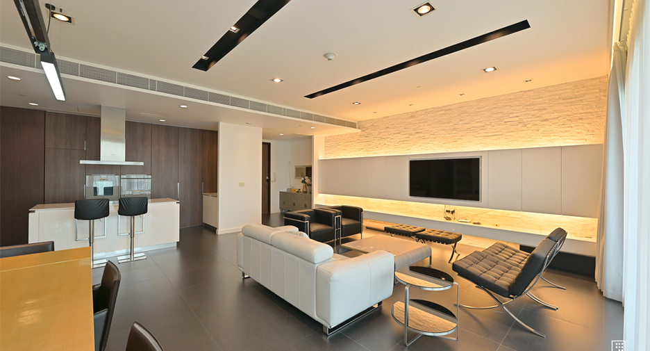 For rent 3 bedrooms condo in Pathum Wan, Bangkok