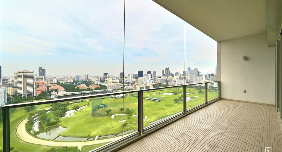 For rent 3 bedrooms condo in Pathum Wan, Bangkok