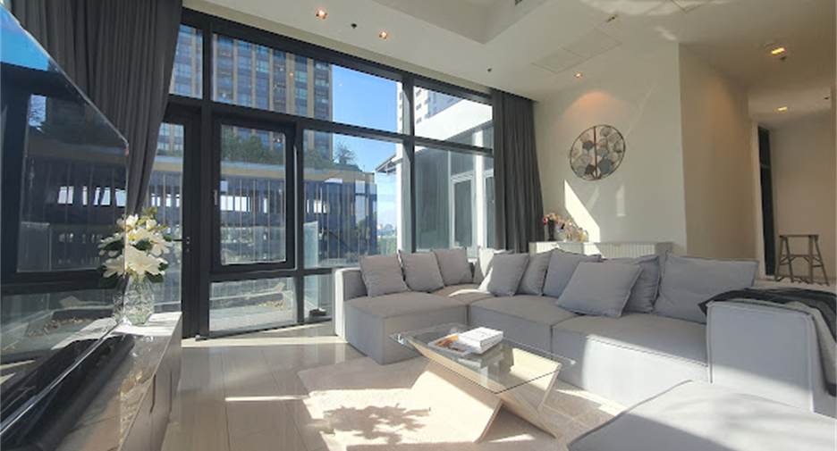 For rent 3 bedrooms condo in Watthana, Bangkok