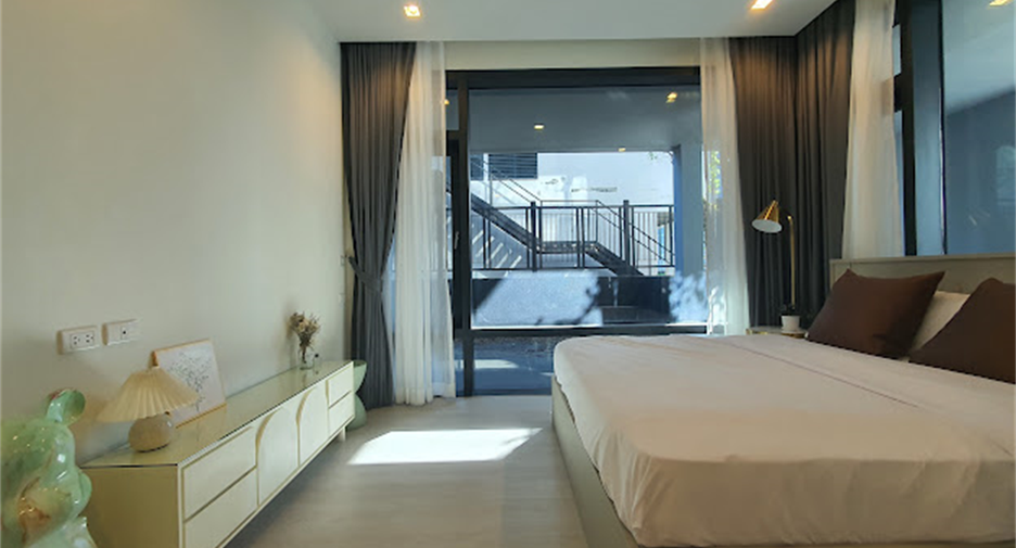 For rent 3 bedrooms condo in Watthana, Bangkok