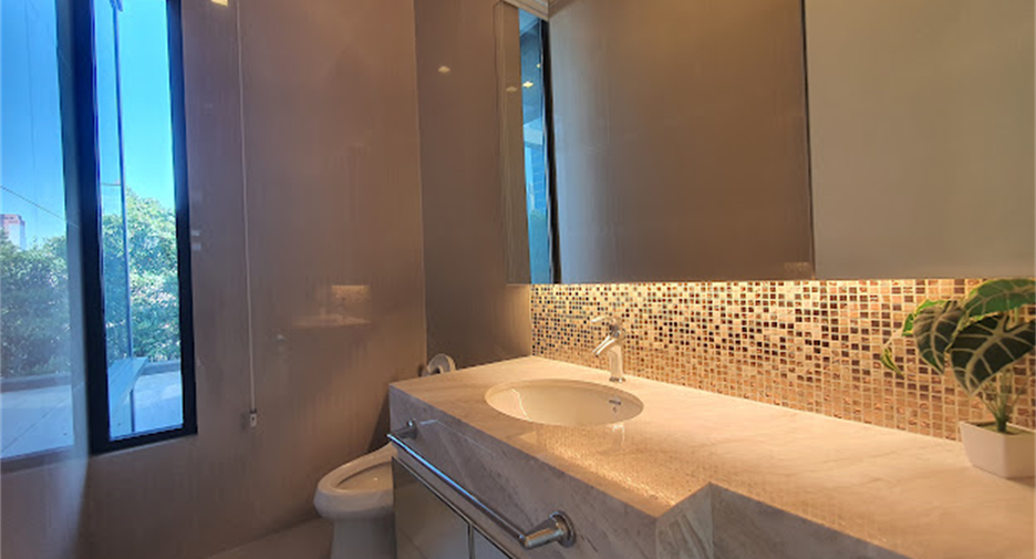 For rent 3 bedrooms condo in Watthana, Bangkok