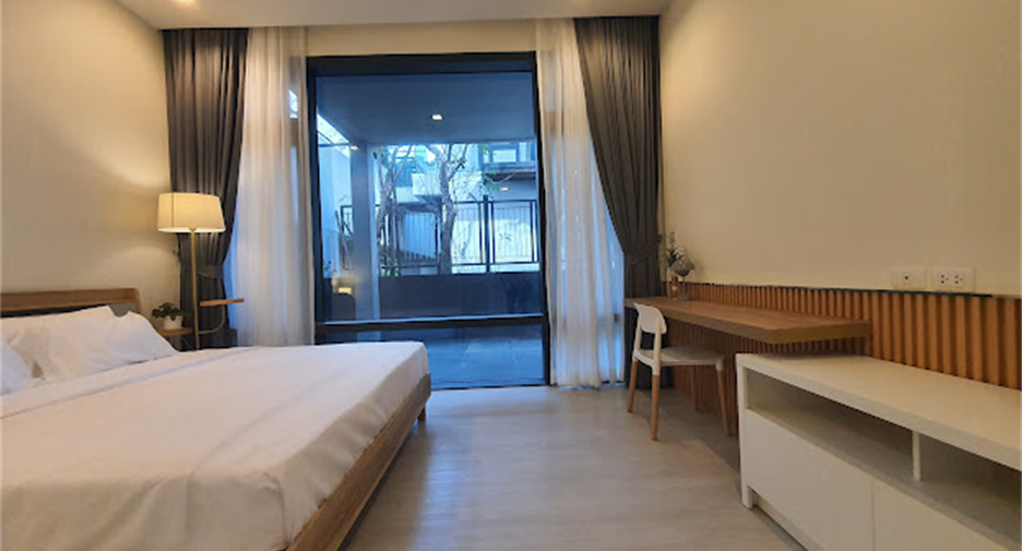 For rent 3 bedrooms condo in Watthana, Bangkok