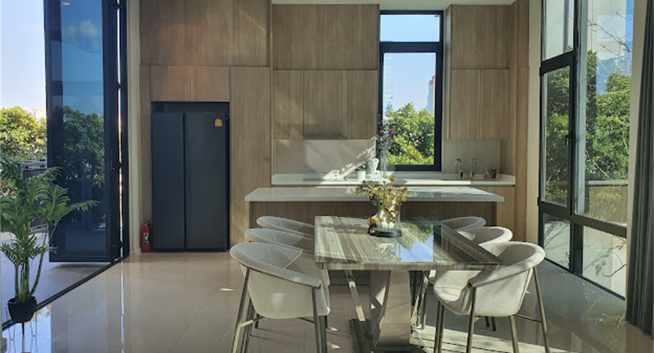 For rent 3 bedrooms condo in Watthana, Bangkok
