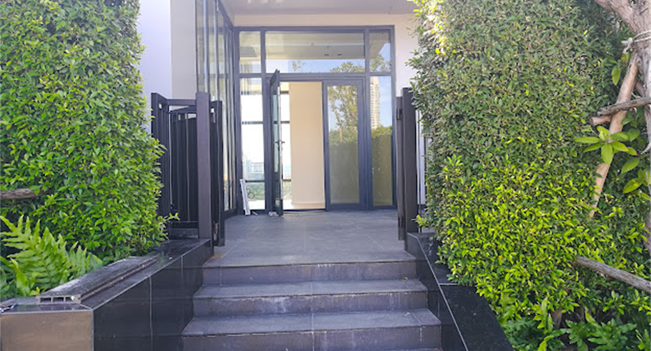 For rent 3 bedrooms condo in Watthana, Bangkok