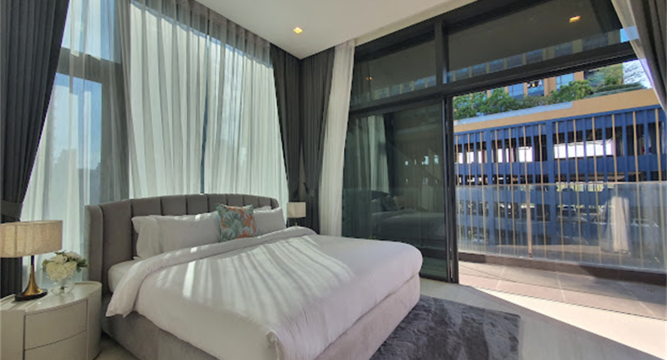 For rent 3 bedrooms condo in Watthana, Bangkok