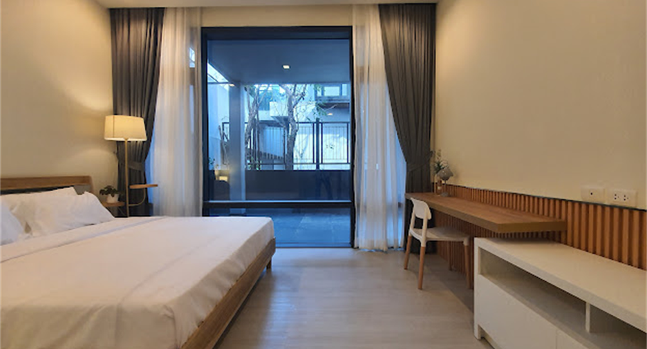 For rent 3 bedrooms condo in Watthana, Bangkok